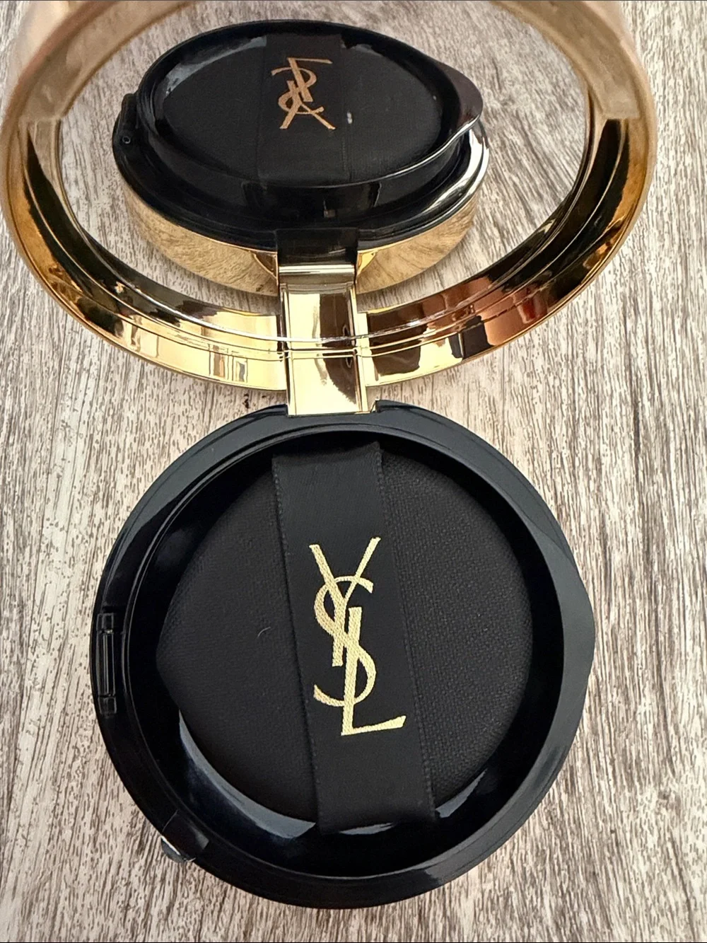 Yves Saint Laurent cushion foundation in ln1. New product